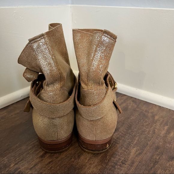 Cynthia Vincent Metallic suede ankle booties - Picture 4 of 8